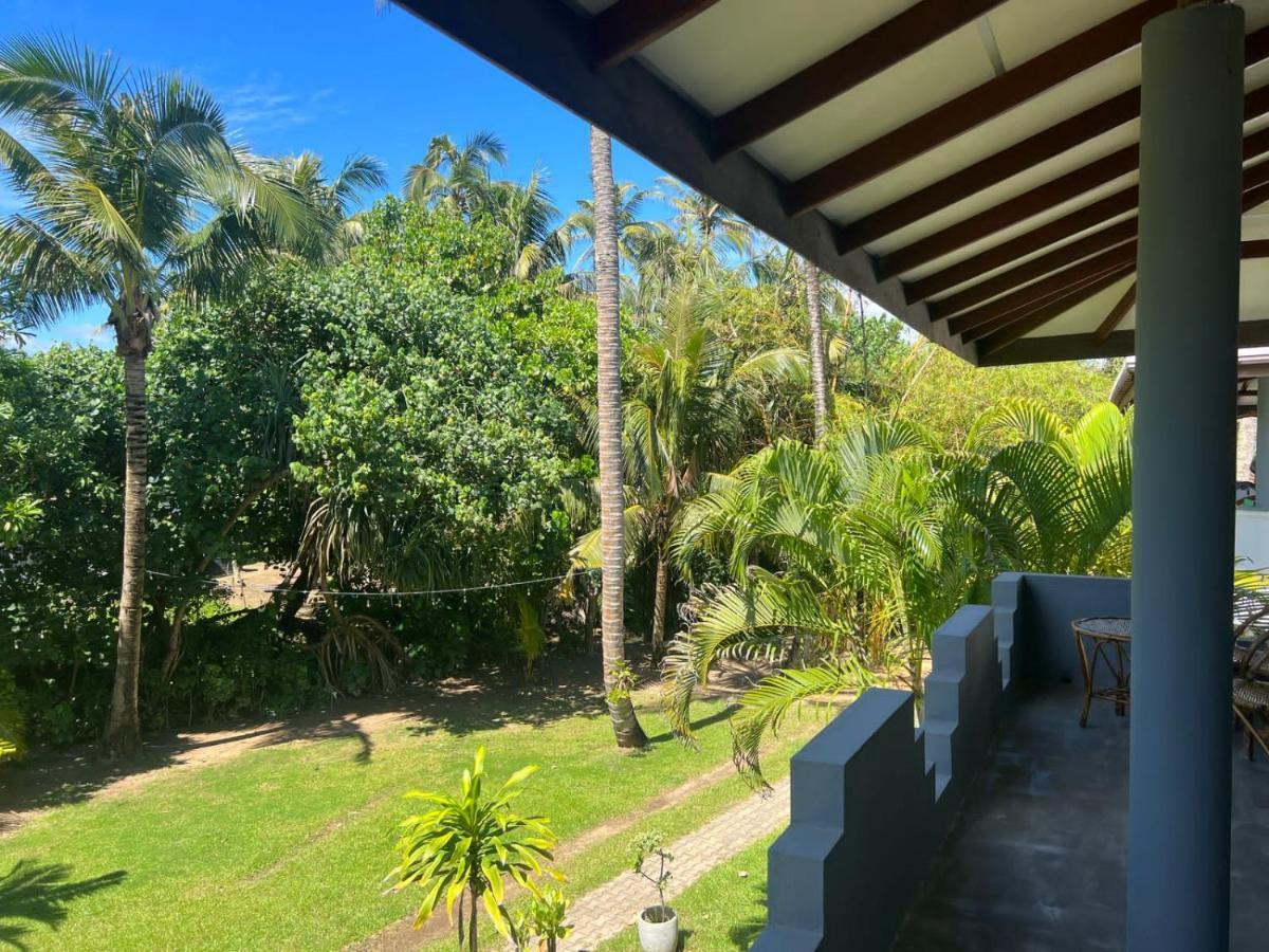 Hotel Pineapple Surf Ahangama Esterno foto