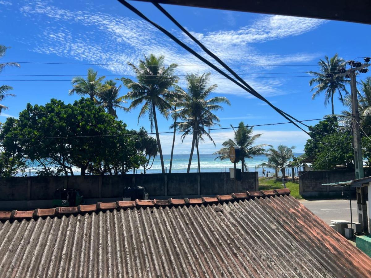 Hotel Pineapple Surf Ahangama Esterno foto