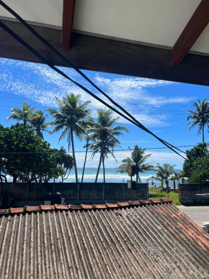 Hotel Pineapple Surf Ahangama Esterno foto